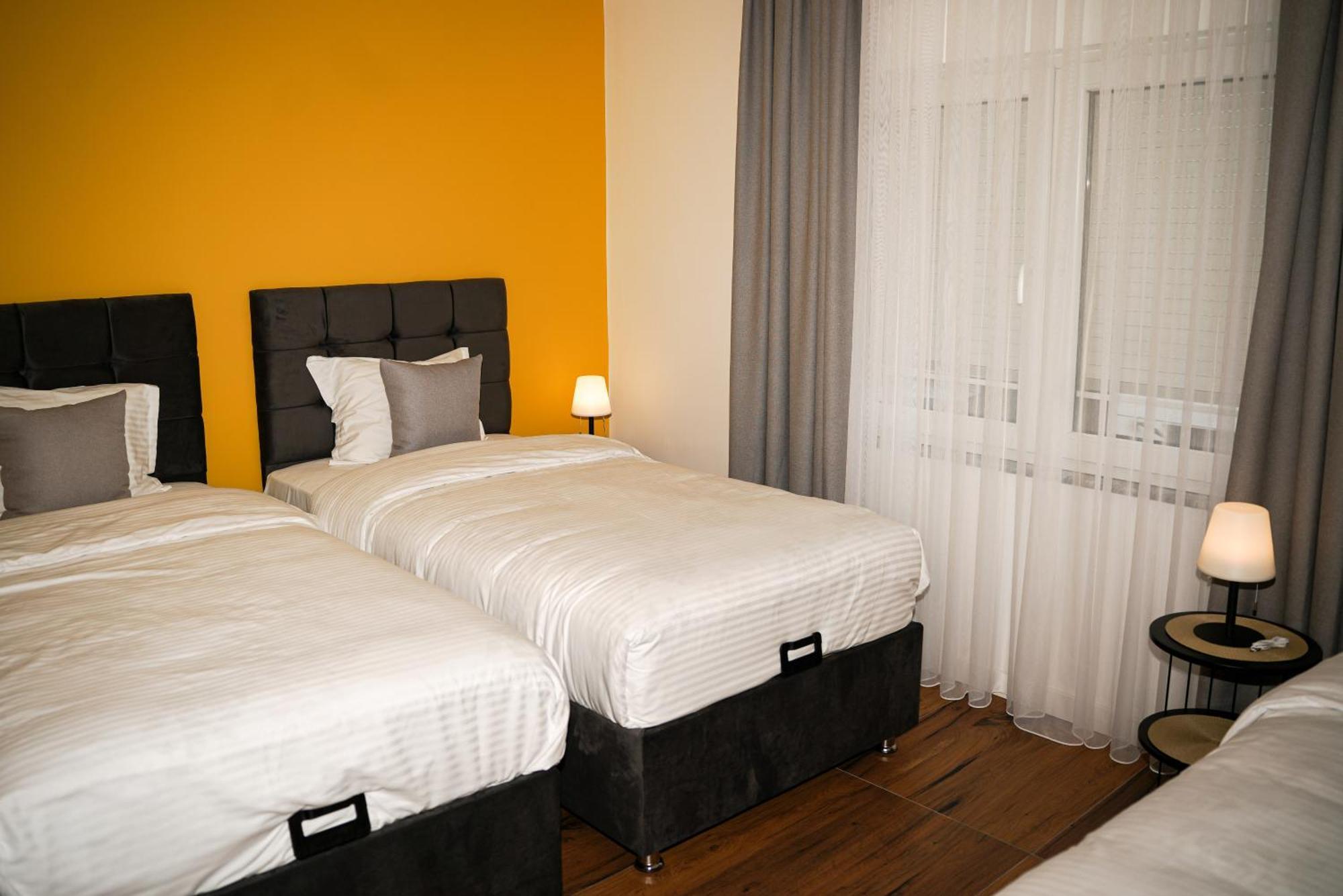 Ten Guest House Prishtinë Exterior photo