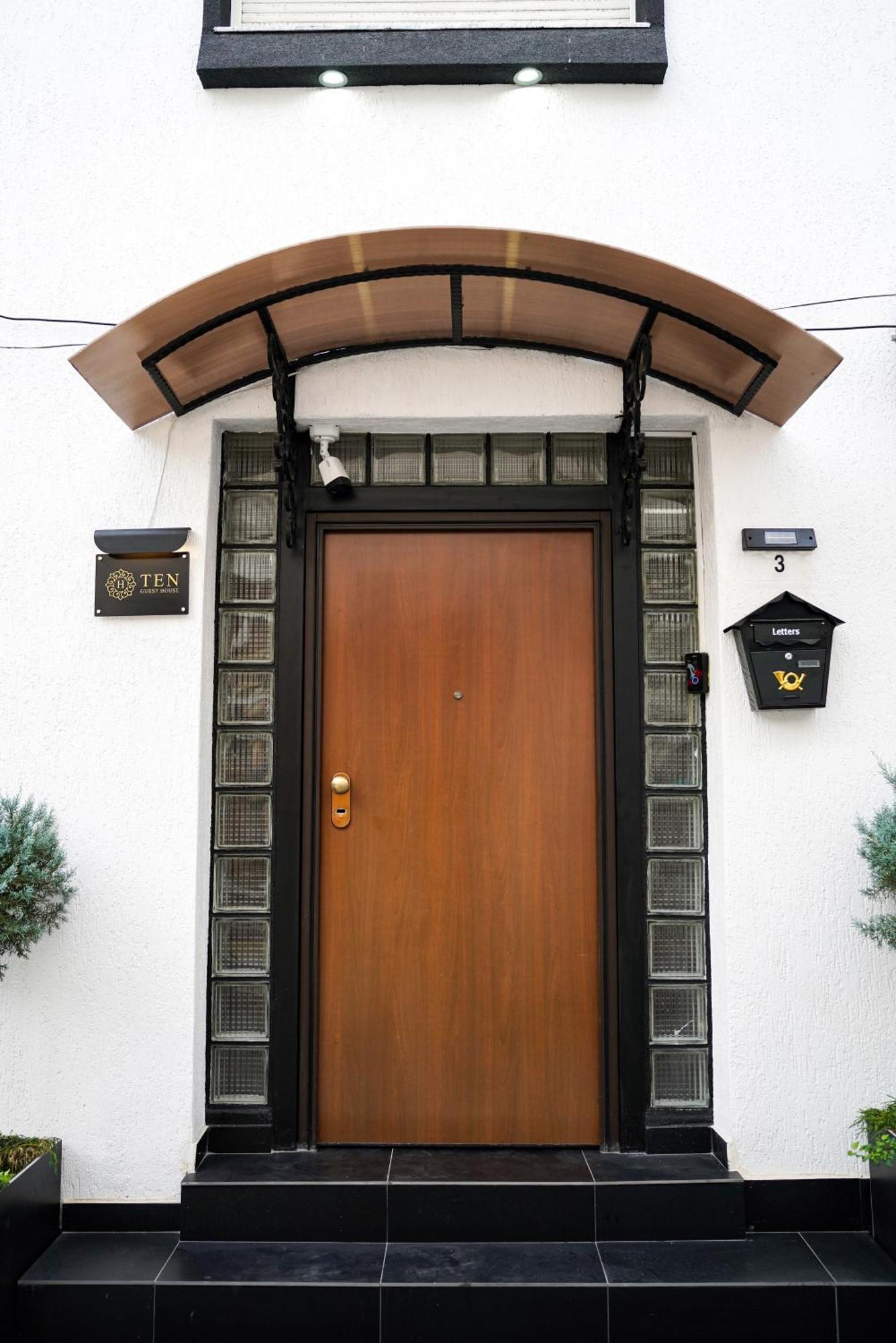 Ten Guest House Prishtinë Exterior photo